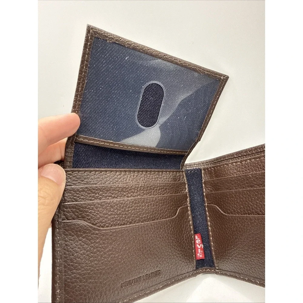 Men's Leather Bifold Wallet Black & Brown ID Window Logo Plaque Levi Strauss